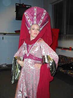 Queen Agravaain strikes a pose
